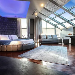 https://diamond-suites.hotels-of-thessaloniki.com